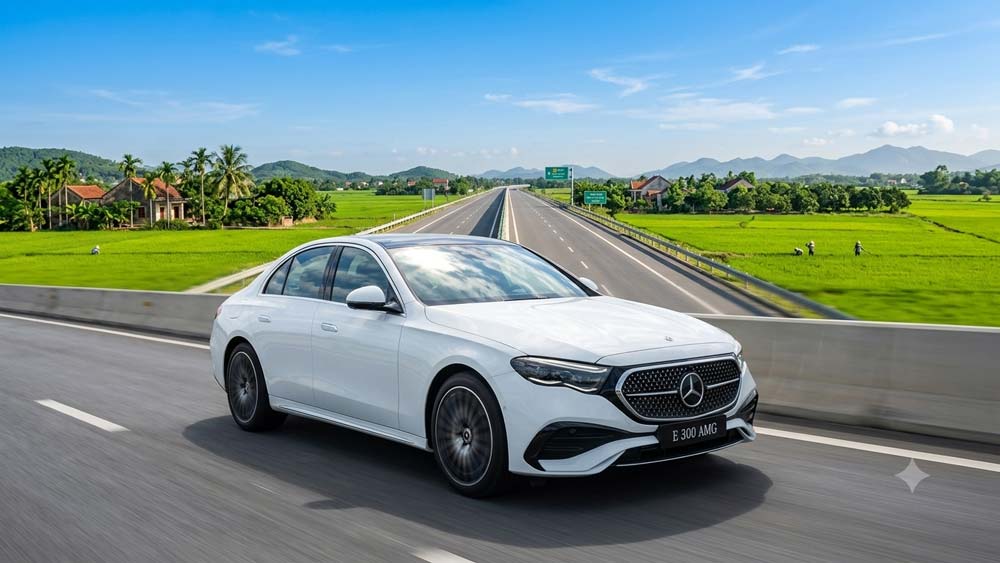 Mercedes E 300 AMG: E-Class Giờ Không Còn “Đứng Tuổi”